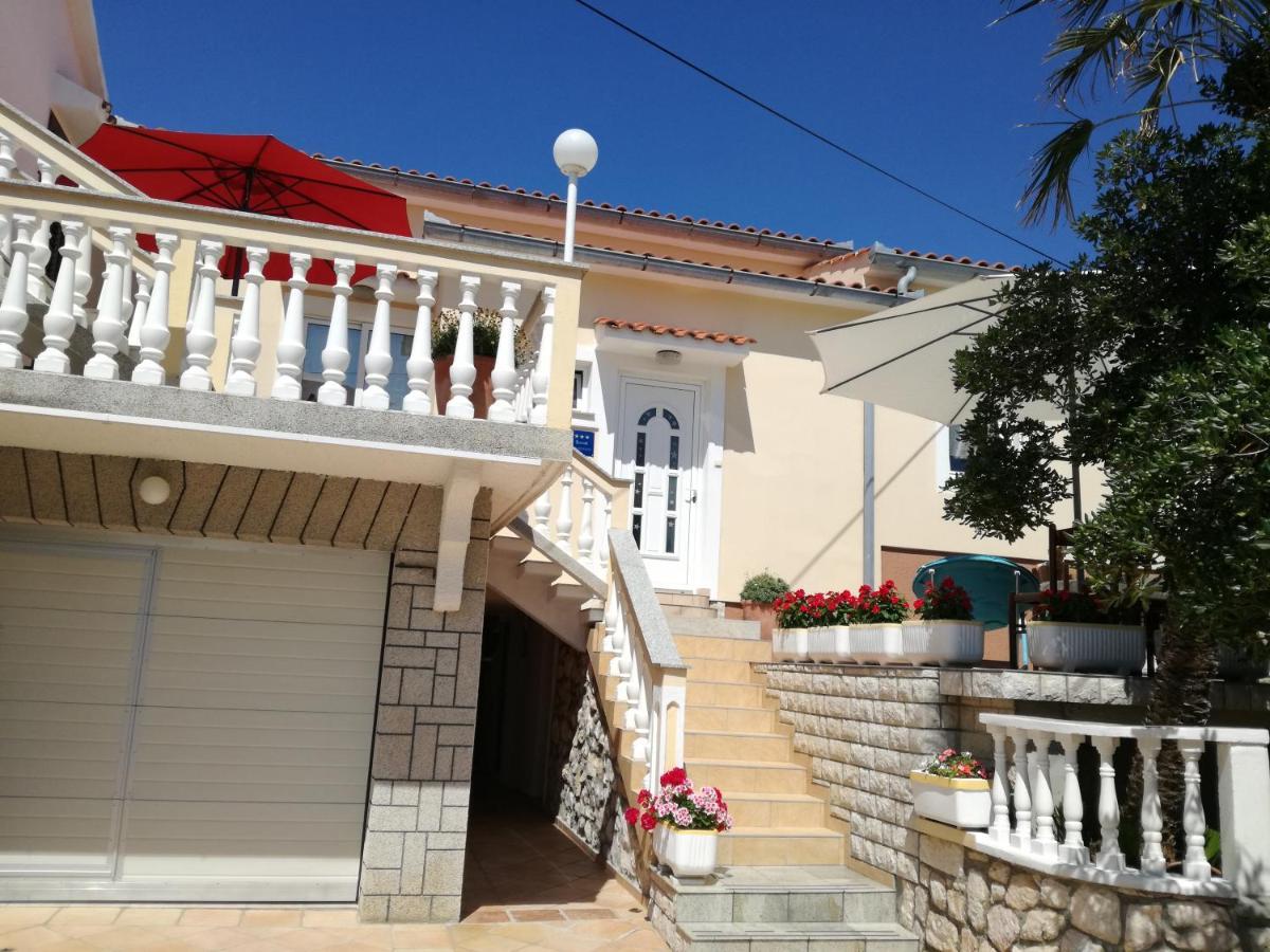 Ferienwohnung Apartman Larisa Kampor Exterior foto