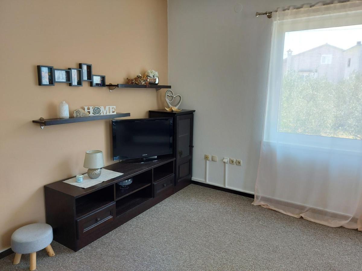 Ferienwohnung Apartman Larisa Kampor Exterior foto