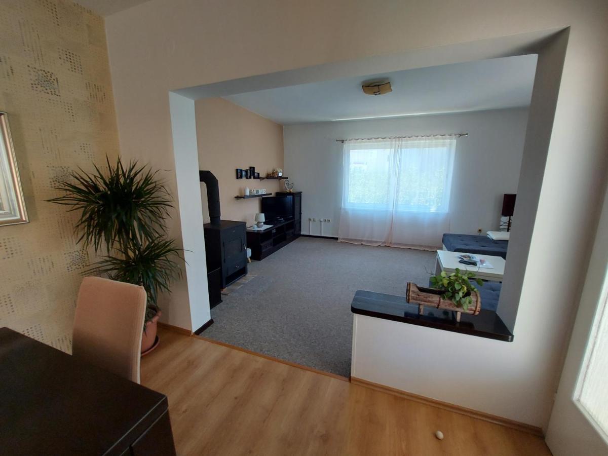 Ferienwohnung Apartman Larisa Kampor Exterior foto