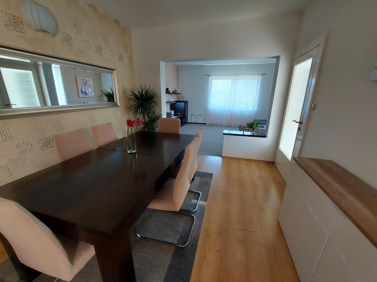 Ferienwohnung Apartman Larisa Kampor Exterior foto