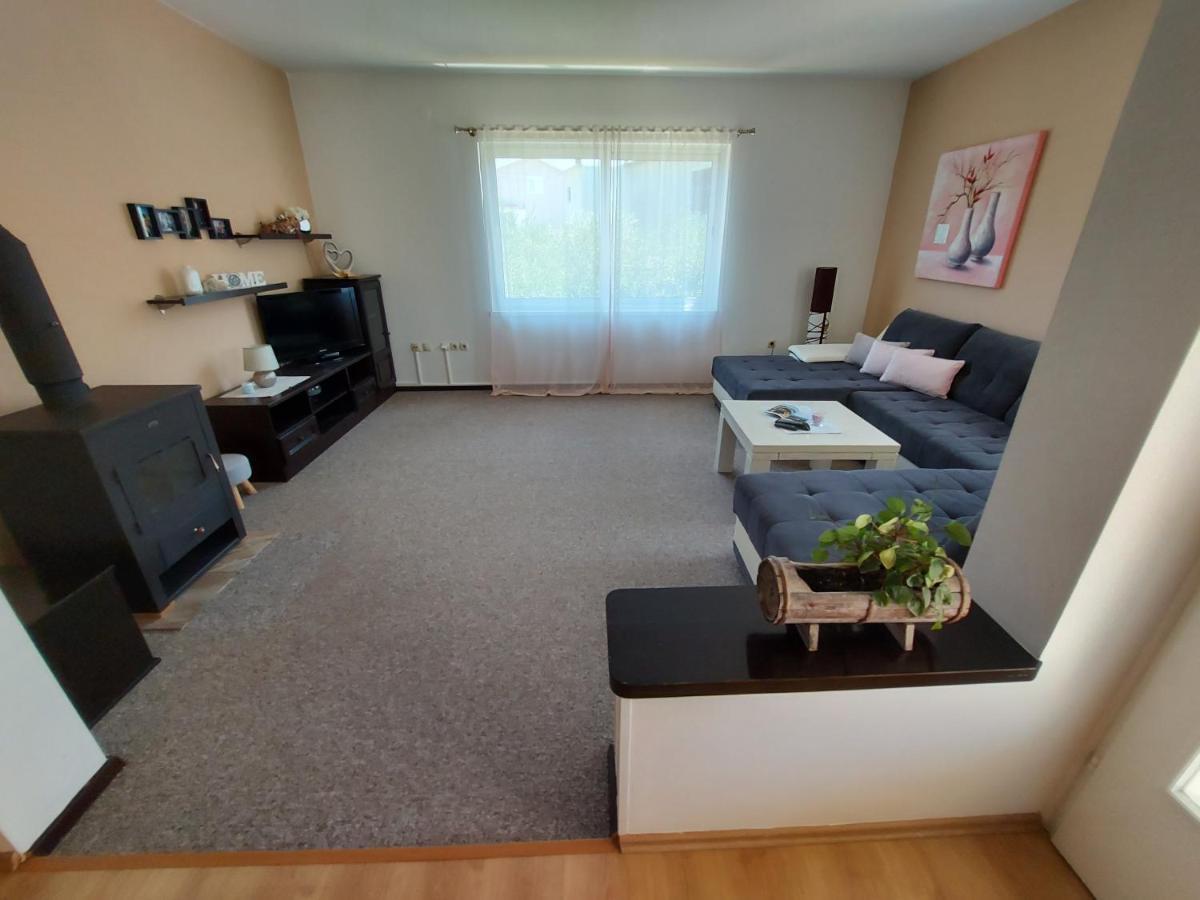 Ferienwohnung Apartman Larisa Kampor Exterior foto