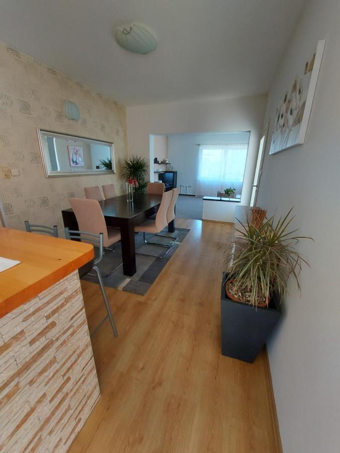 Ferienwohnung Apartman Larisa Kampor Exterior foto