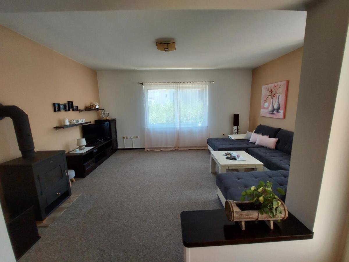 Ferienwohnung Apartman Larisa Kampor Exterior foto