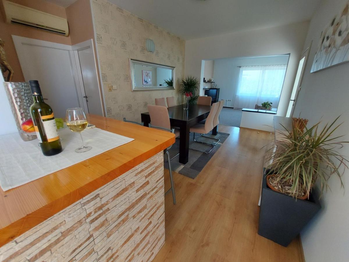 Ferienwohnung Apartman Larisa Kampor Exterior foto
