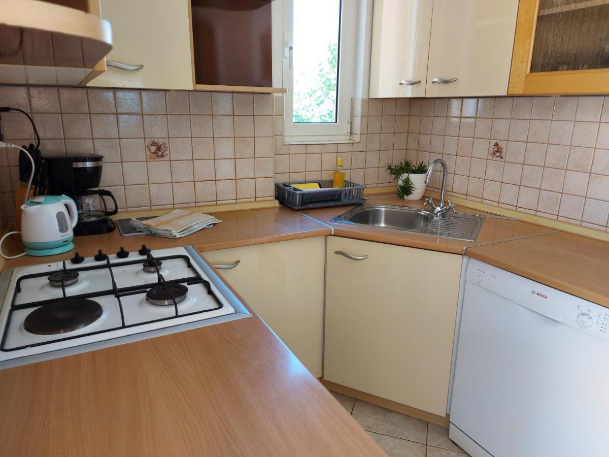 Ferienwohnung Apartman Larisa Kampor Exterior foto