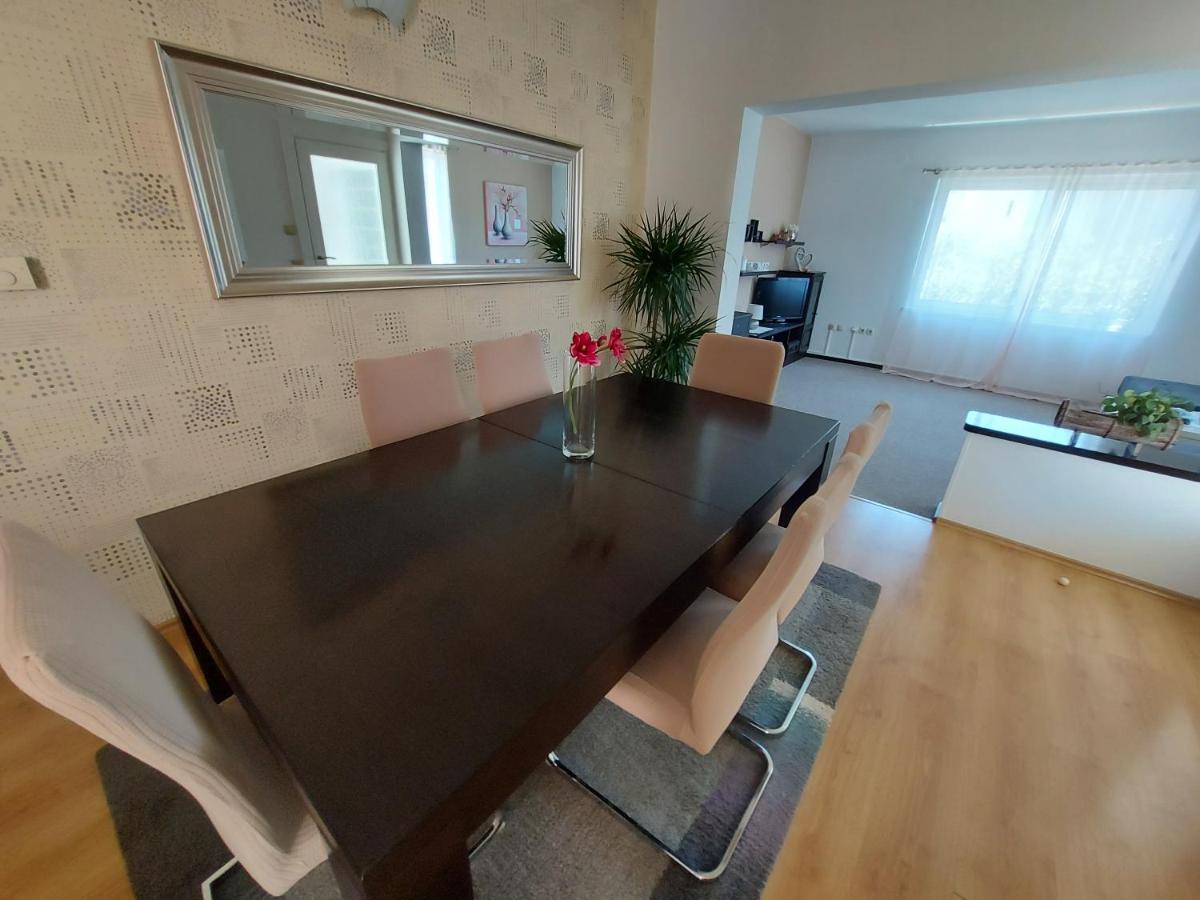 Ferienwohnung Apartman Larisa Kampor Exterior foto
