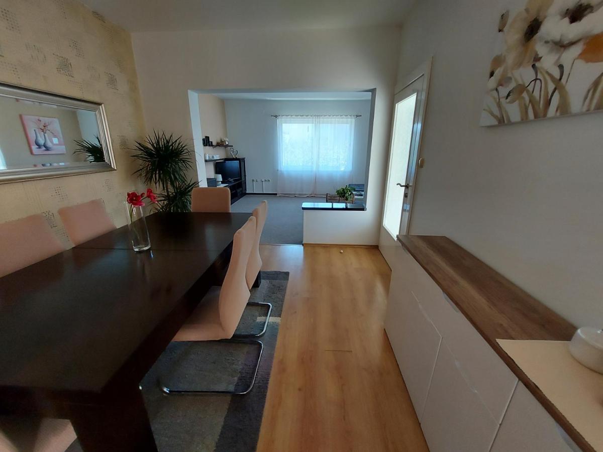 Ferienwohnung Apartman Larisa Kampor Exterior foto