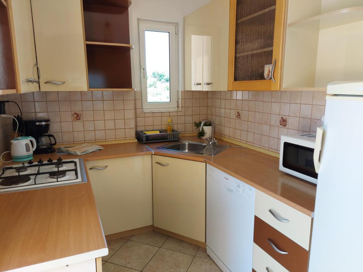 Ferienwohnung Apartman Larisa Kampor Exterior foto