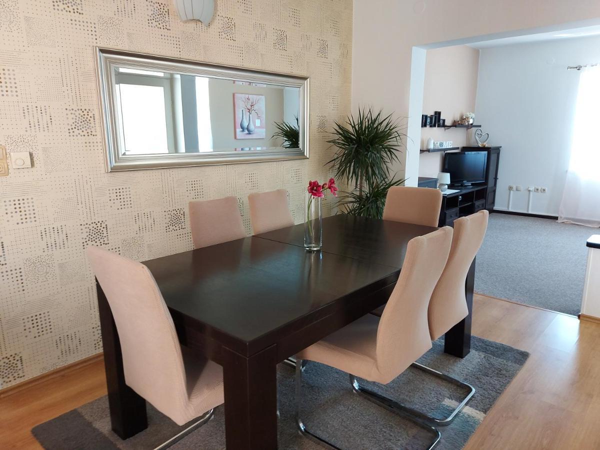 Ferienwohnung Apartman Larisa Kampor Exterior foto