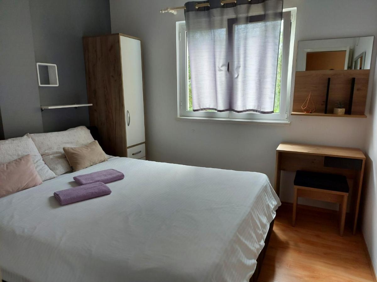 Ferienwohnung Apartman Larisa Kampor Exterior foto