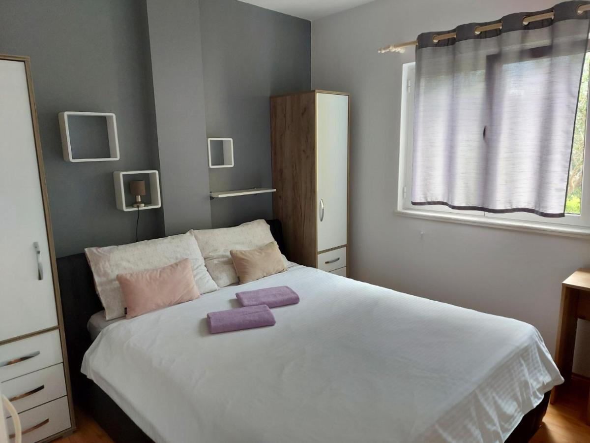 Ferienwohnung Apartman Larisa Kampor Exterior foto